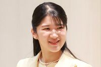 愛子さま『第57回 現代女流書展』を初訪問！目に留まった作品に「春の美しい歌ですね」滲む書への愛情と探…