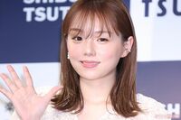 篠崎愛、出荷停止になった幻の写真集がフリマサイトで高額転売「ポロリしてる?」憶測が飛び交う中、出版元…
