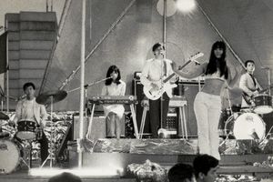 学生時代、バンド活動ではベースとボーカルを担当