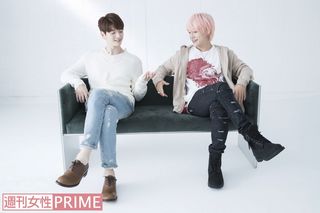 超新星のソンジェ（左）とユナク（右）