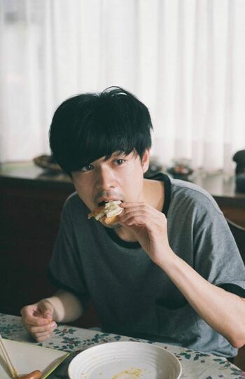 映画『愛がなんだ』では女性を都合よく扱う男性を演じた（公式SNSより）