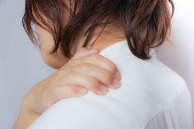 《本当は怖い「五十肩」》“地獄を見る人が大勢いる”と専門医が警鐘！不眠続いてうつ病、効果のない薬漬け…