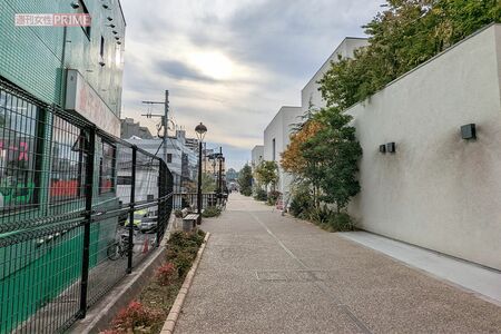 第１話で紬と湊斗が歩いていた下北沢の歩道（ドラマ『silent』ロケ地）