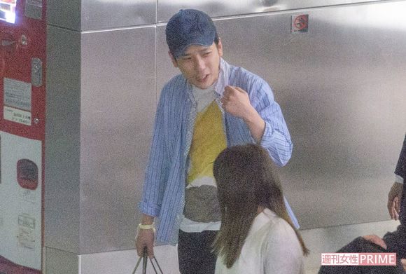 2次会会場から出てきたニノ