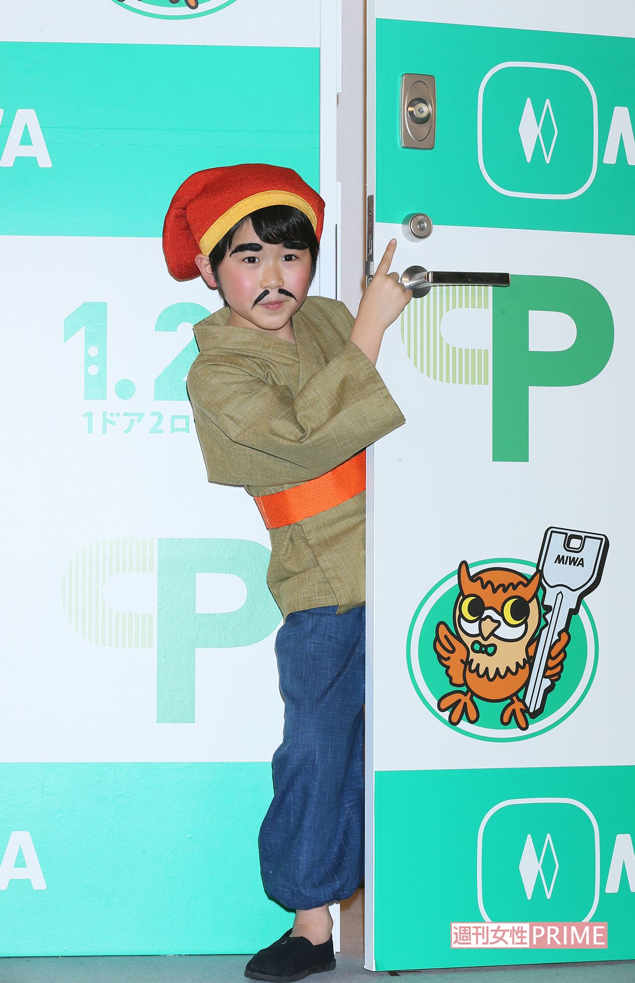 『1ドア2ロックの日』の啓発防犯イベントに出席した福くん（'13年）