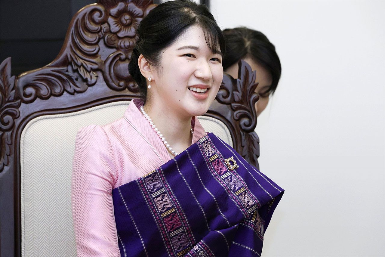 2025年11月のラオスでの単独公務をまっとうされた愛子さま（撮影／共同通信）