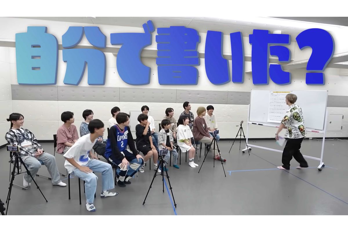 問題となった伯井太陽（左端）の振る舞い（『ジュニアCHANNEL』より）