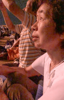 診断後３年目、長岡の花火大会へ。どーんという衝撃を河原に並んで父母娘の3人で味わった大事な思い出【