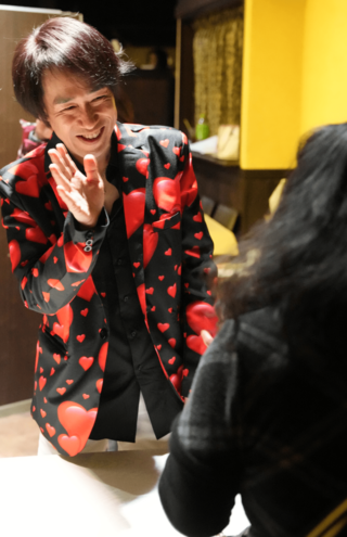 ファンと交流する山本淳一