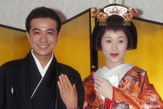 中山秀征と妻の白城あやか