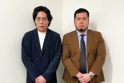 オンラインカジノについて警察から任意の聴取を受けた、お笑いコンビ『令和ロマン』高比良くるま（左、公式Xより）