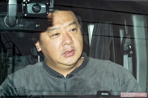 車内で直撃取材に応じるTKO木下隆行（'19年）