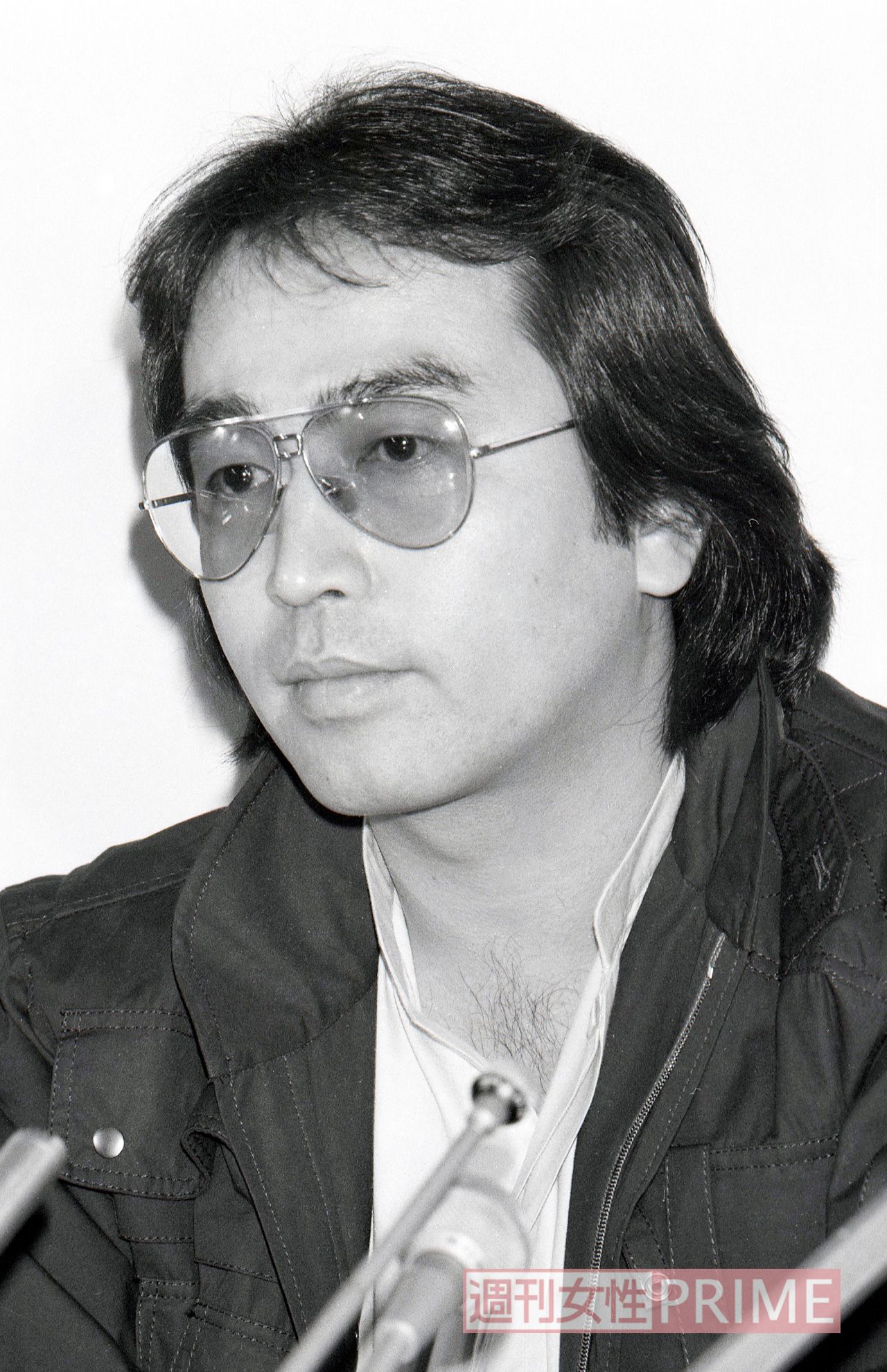 若かりしころのジュリー（上）と志村さんは長髪にタレ目という風貌で、当時「似ている」と巷では言われていた。それを生かした