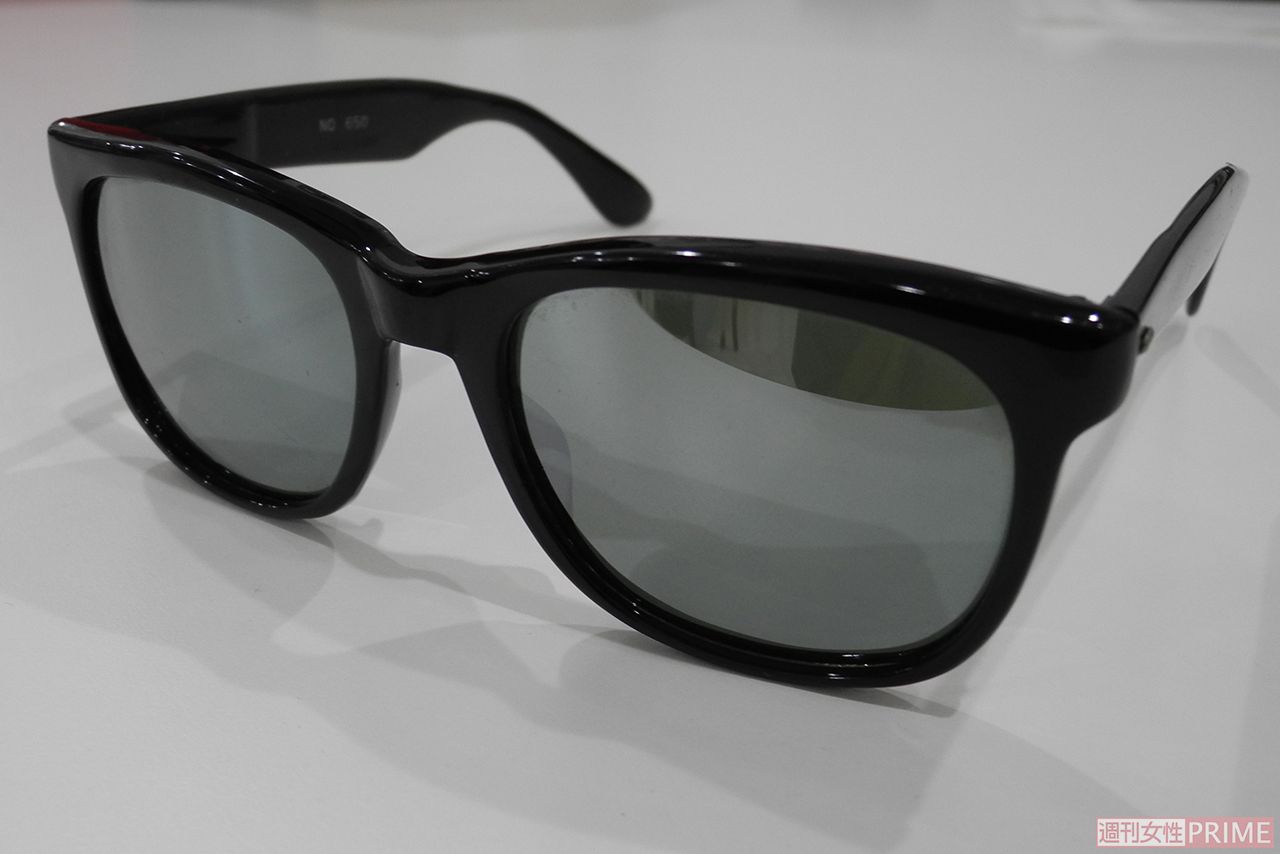 尾崎豊さんの実家近くのクリーニング店に置かれている愛用していたサングラス