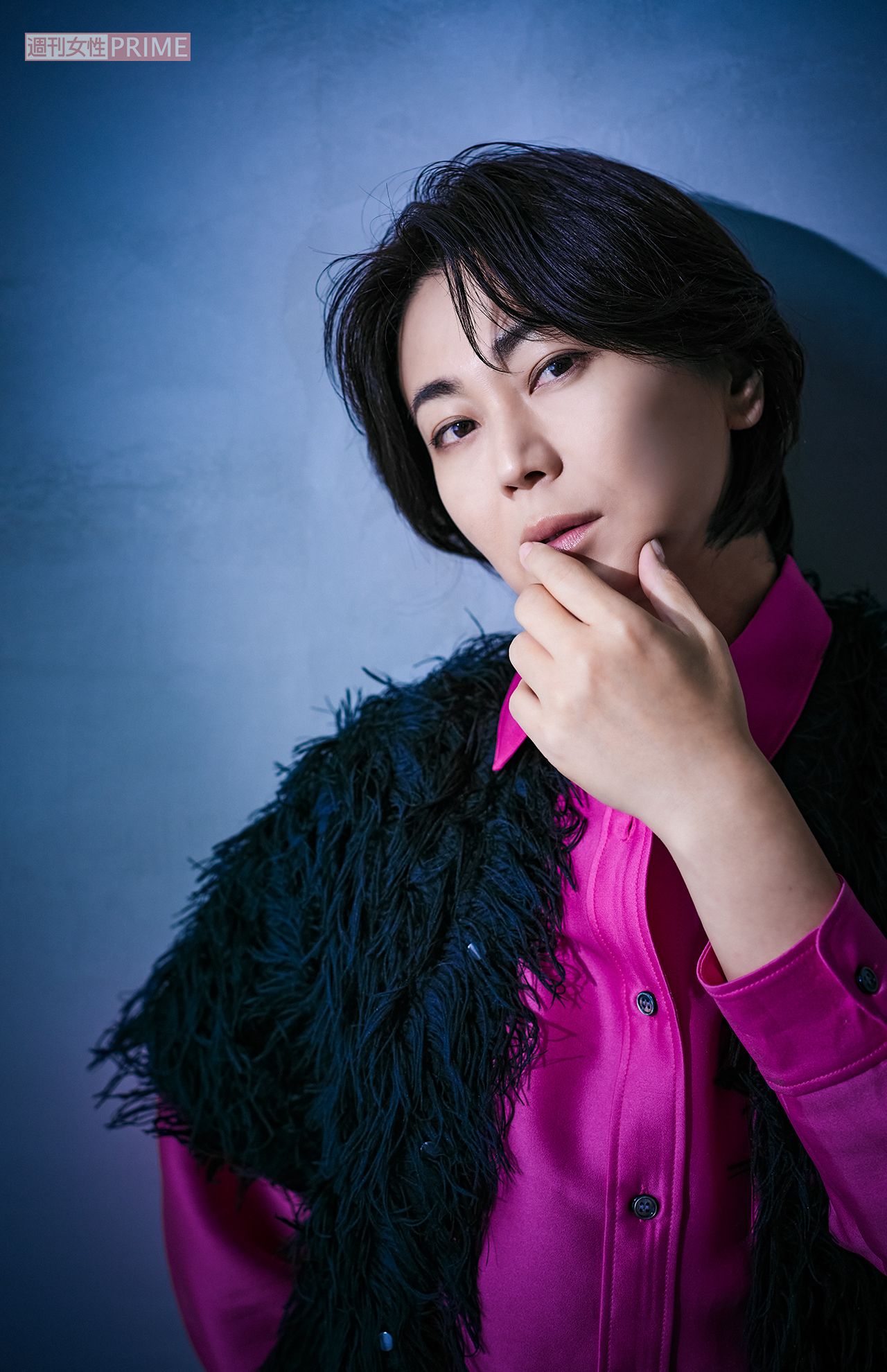 氷川きよし　撮影／廣瀬靖士　ヘアメイク／遠山達也（RELAXX）　スタイリング／YOSHIMIYAMASU（SIGNO）　衣装協力／JNBY、GYPPHY