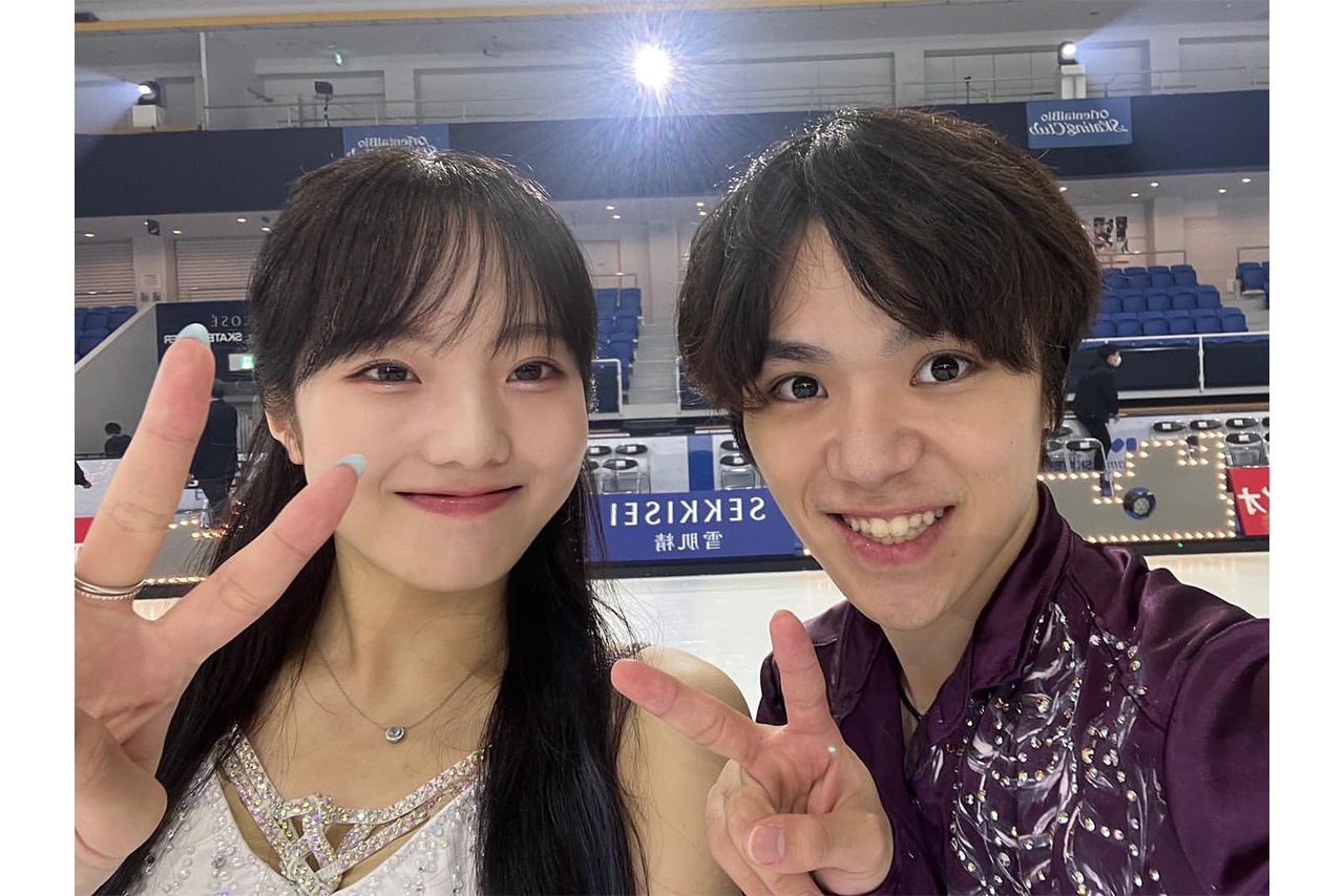 宇野昌磨の公式インスタグラムに投稿された本田真凜とのツーショット
