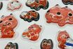 《福島会津「赤べこ」再流行》ぷっくりシールは2日で完売、カプセルトイも続々、観光土産卸売会社が明かす人気の背景