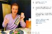 店のインスタグラムに掲載された写真にはひとりで焼酎を片手に写っていたけれど……
