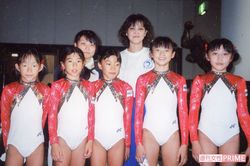 前列左端が倉橋さん。体操の練習日の夜は疲れてぐっすり眠ってしまうほど必死に取り組んでいた