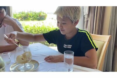 ブランデー部分をすくうゆたぼん（本人のYouTubeより）