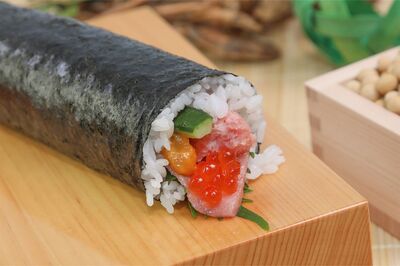 恵方巻の“大量廃棄写真”が8万いいね「もうやめませんか?」家畜の餌に再利用されるなら問題ないのか議論も…