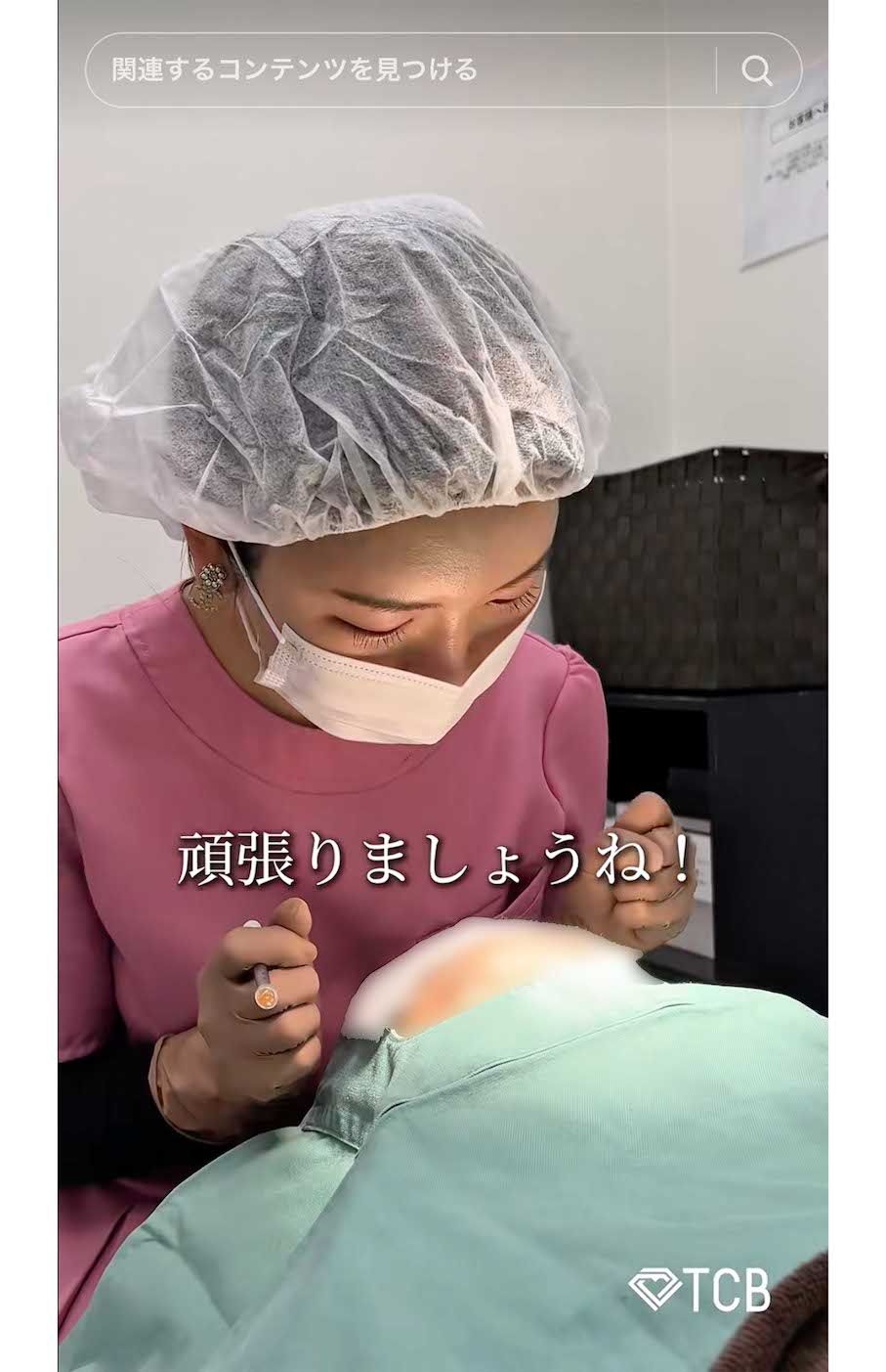 夏休み中の10歳の女子小学生が二重整形を受ける様子を動画投稿したTCB東京中央美容外科・新宿東口院の医師（TikTokより）