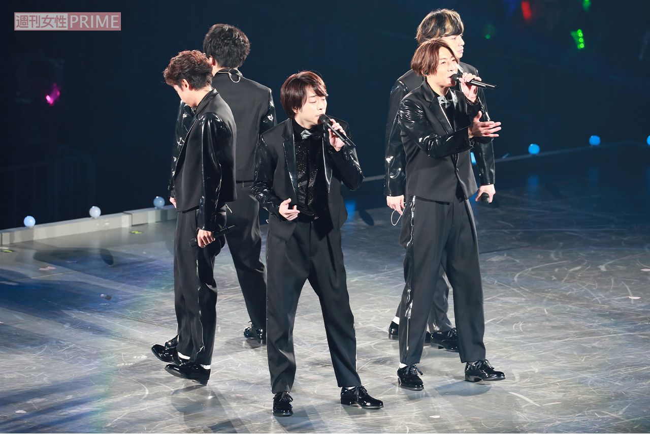 『カウコン2019-2020』に出演した嵐