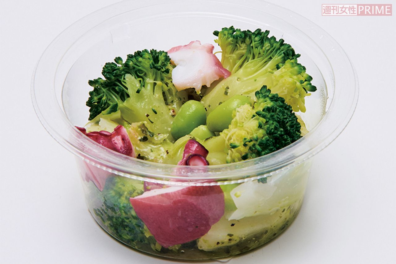 たことブロッコリー手摘みバジルのサラダ　撮影／山田智絵