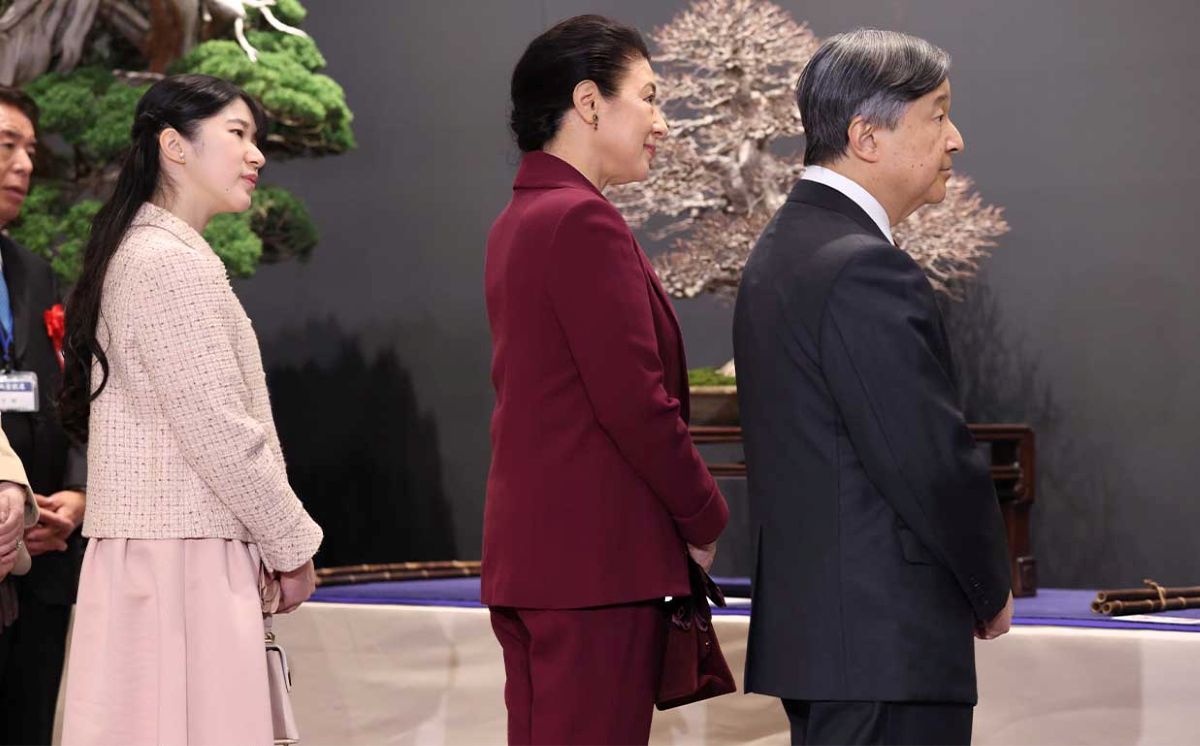 両陛下と愛子さまは熱心に盆栽を鑑賞されていた