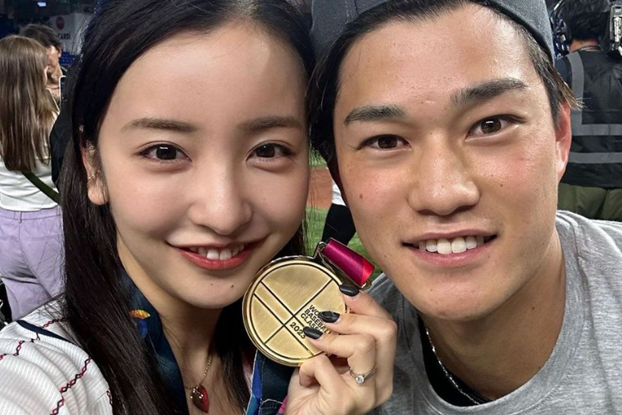 板野友美と夫でWBC日本代表・高橋奎二投手（板野のインスタグラムより）