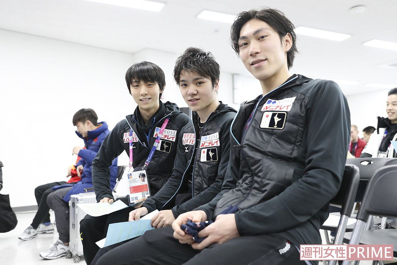 勝負では熱いバトルを繰り広げた3人も、滑走順抽選では横並びでほっこりムード　撮影／坂本清