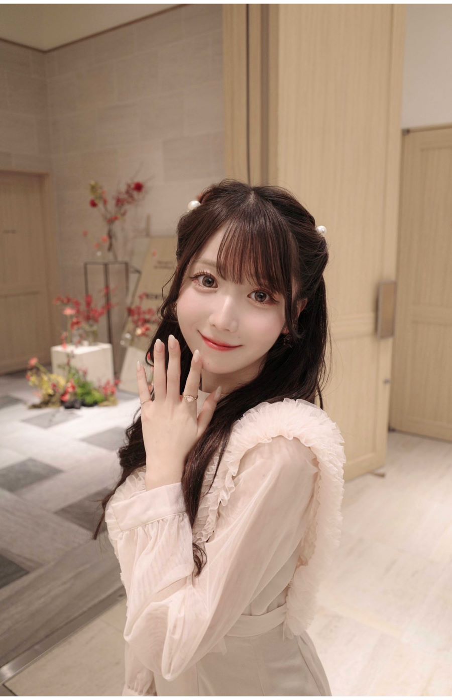 炎上した『=LOVE（イコールラブ）』大谷映美里の結婚式コーデ（本人Xより）