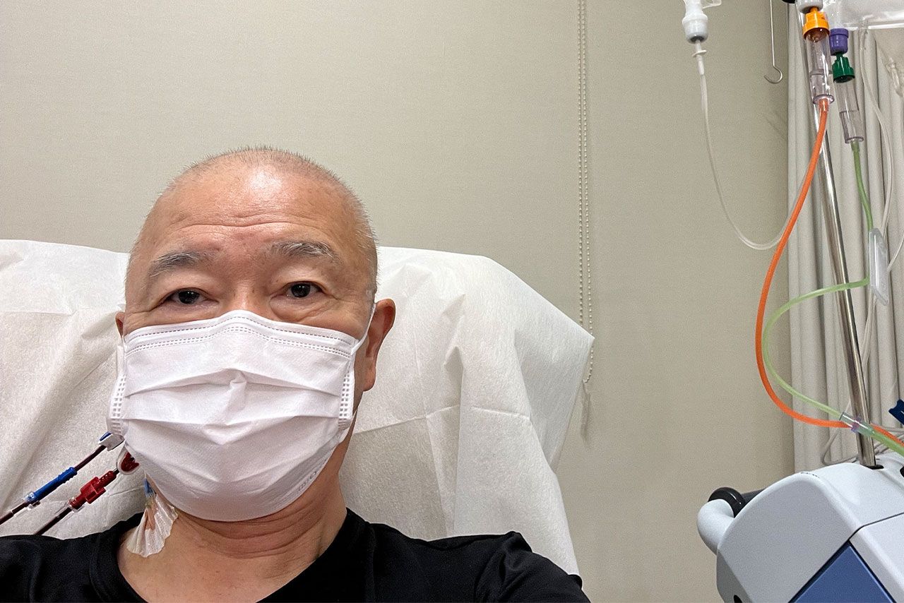 CAR-T細胞療法で、落合務シェフのリンパ球から作られた薬を投与中。「がん保険があったからチャレンジできた。ラッキーだったよね」