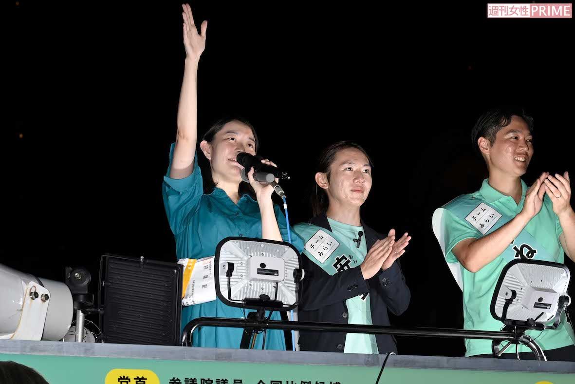 2025年7月、参院選での『チームみらい』安野貴博党首と妻・黒岩里奈氏