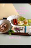 徹さんの62歳の誕生日である5月12日に、「赤いウインナーとマヨネーズ添えたゆで卵」の陰膳を用意した郁恵さん