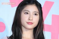 日曜劇場にも出演の土屋太鳳、働きづめママの育児をサポートする、美人すぎるチアリーダー姉・炎伽