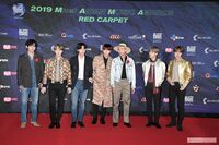 『愛の不時着』カップルからBTSやBIGBANGまで、韓国セレブゴシップ10選