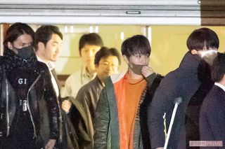 ジャニーズWEST・藤井流星、神山智洋と松葉杖姿の濵田崇裕（'20年）