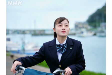 目の下のクマが心配される橋本環奈（『おむすび』公式Xより）