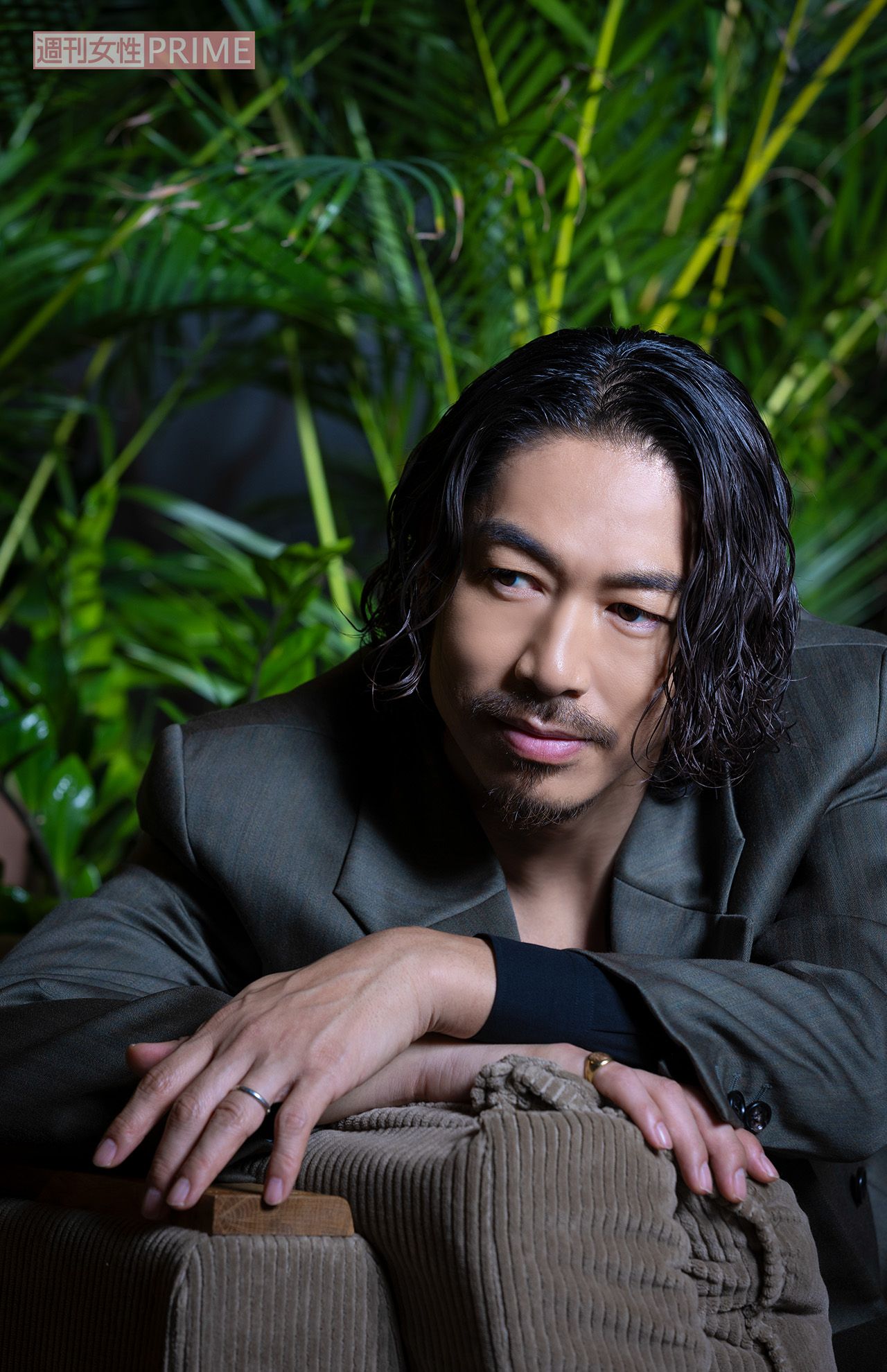 AKIRA　撮影／吉岡竜紀　スタイリスト／渡辺康裕　ヘアメイク／Chie(H.M.C)