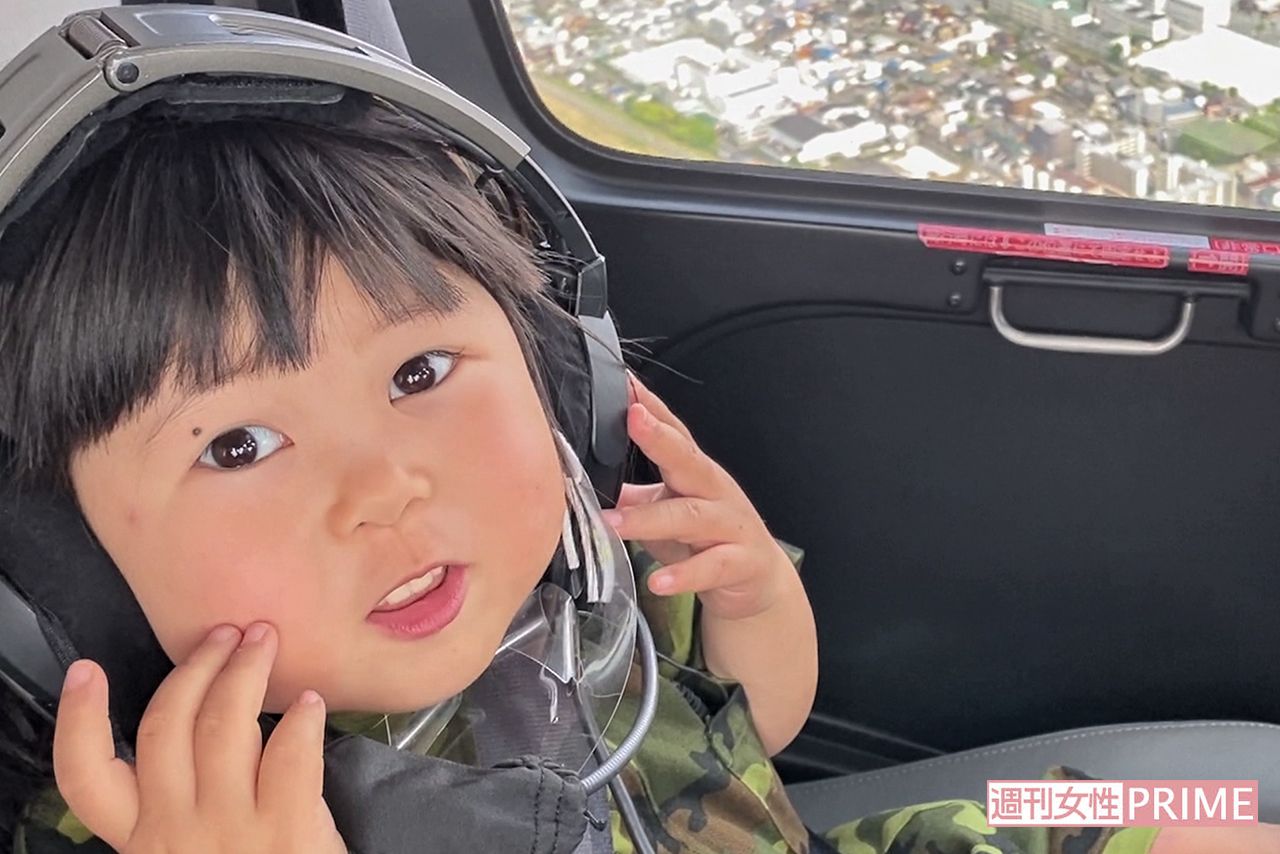 ぽるぽるちゃん、ヘリコプターで名古屋上空を遊覧。高さにも揺れにも動じることなくご機嫌な初体験に
