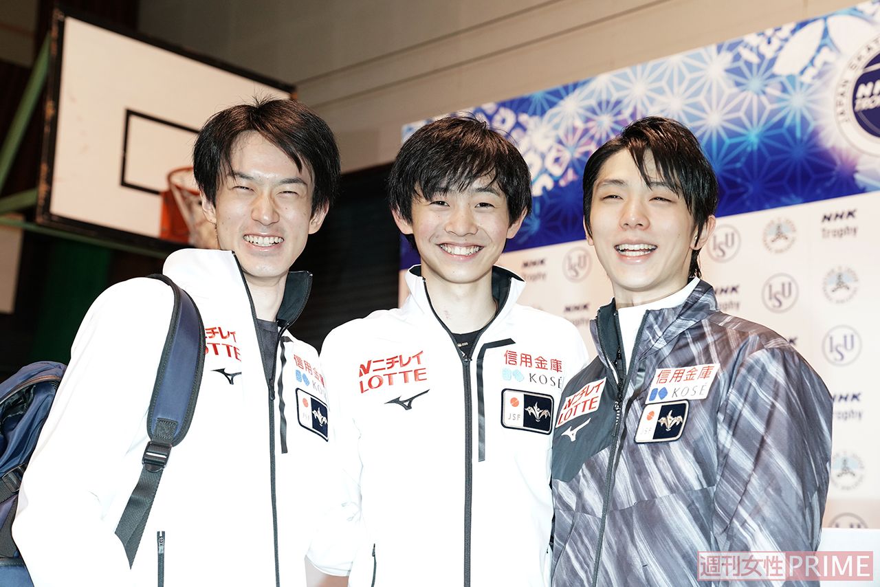 山本草太、島田高志郎の後輩コンビとのスリーショット。ショートの演技を終えホッとした笑顔　撮影／坂本清