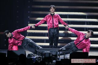 『オレじゃなきゃ、キミじゃなきゃ』の最後はこのポーズでキメ　撮影／高梨俊浩