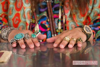 ファッションも着想の源泉。「那覇のWALKERというセレクトショップの服を愛用してます」　撮影／伊藤和幸