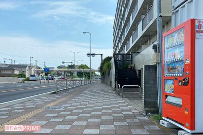 犯行現場は交通量の多い国道沿いの歩道