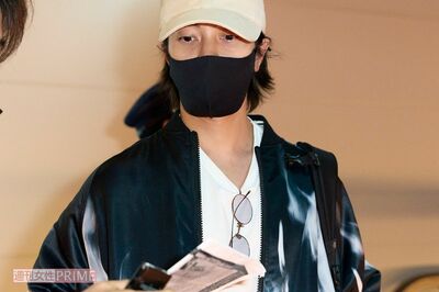 ミラノコレクションの会場でも着用していたブルゾンを羽織って颯爽と帰国した山下智久を直撃（2022年）