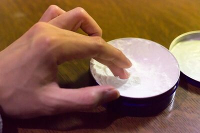 「ニベアと〇〇を混ぜる」はダメ！ 皮膚科医が警告する化粧品“混ぜテク”の落とし穴