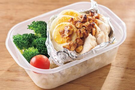 ゆで卵と鶏むねの甘辛みそナッツ焼き弁当