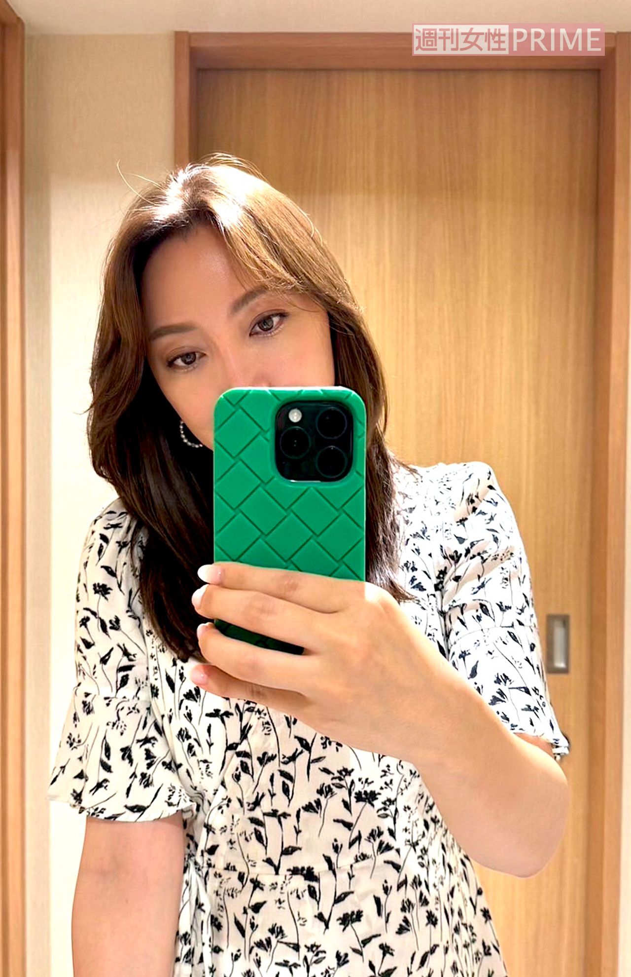 強い日差しは髪へのダメージ大きいですよね!　まめにカラーリングをしています　撮影／加藤綾菜