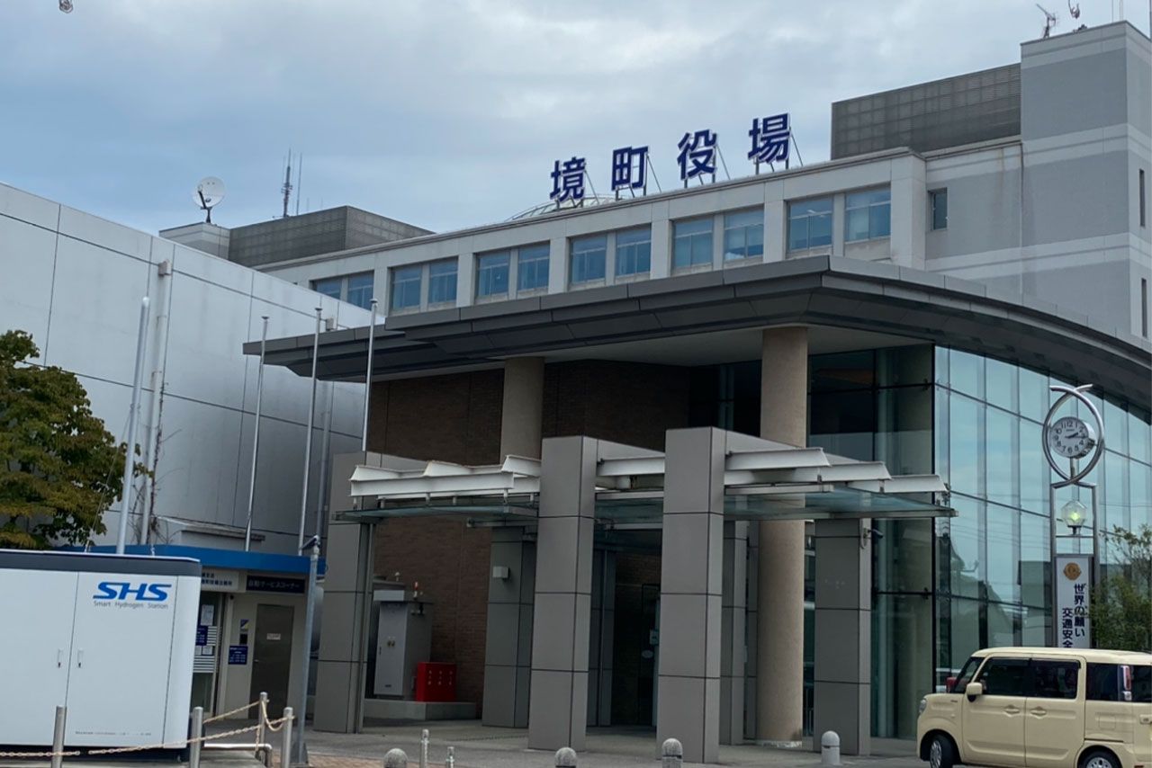 現職町議である佐怒賀康輔容疑者の逮捕に揺れる境町役場